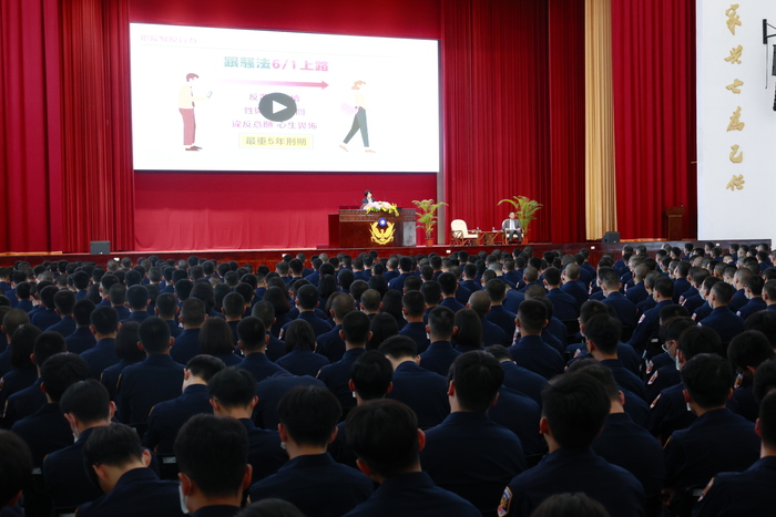 20251124法治講座-謝憲杰律師及陳清怡律師圖片